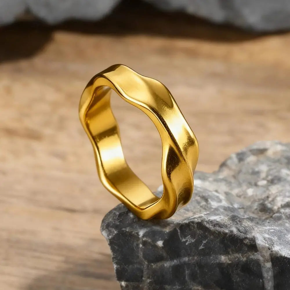 Tunja Twisted Mobius Ring