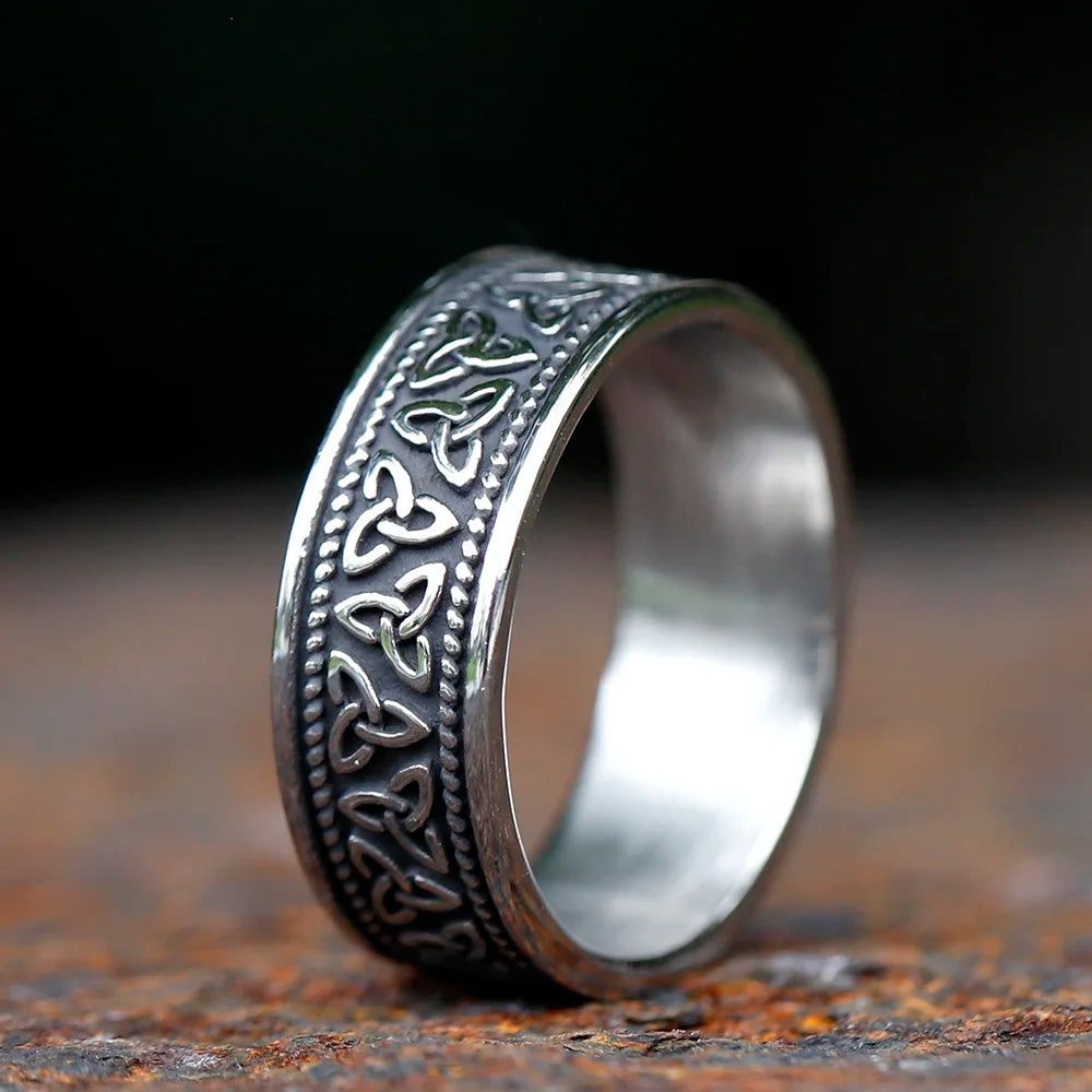 Odense knot men's Celtic ring